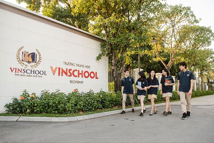 Thí sinh đăng ký dự tuyển bậc THPT 2023 tại Vinschool