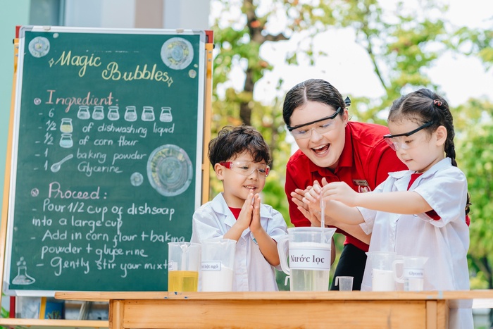 Chương trình Khoa học tại Vinschool giúp học sinh hình thành tư duy khoa học và nâng cao hiểu biết về thế giới xung quanh