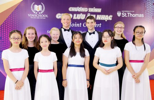 (HN) Vinschool One giao lưu âm nhạc với dàn hợp xướng St.Thomas
