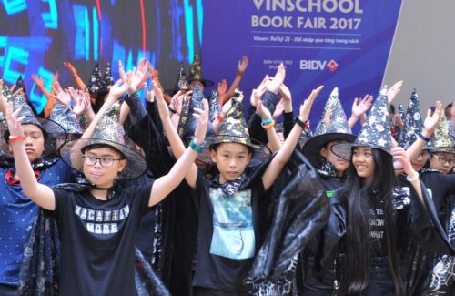 (HCM) Book Fair 2017 – Tiết mục Nhịp điệu của sách: Harry Potter và những người bạn – Khối 7 và 8 – Trung học Vinschool Central Park