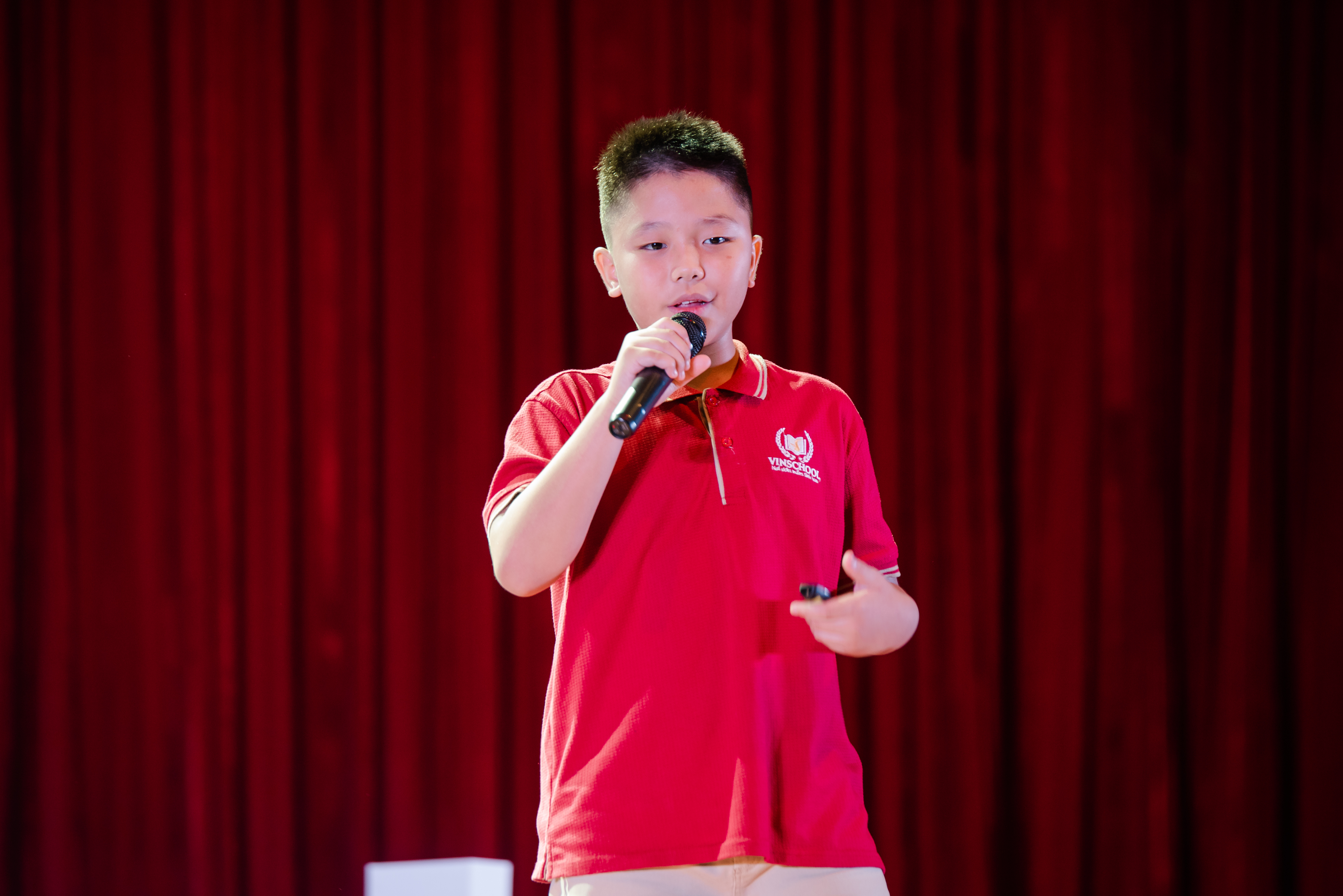 Distinctive qualities of a good leader | Tran Xuan Bach | TEDxVinschoolHanoi