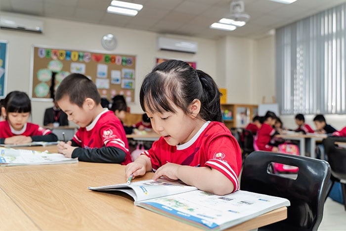 Dạy con viết chữ là cách để con tự tin bước vào lớp 1