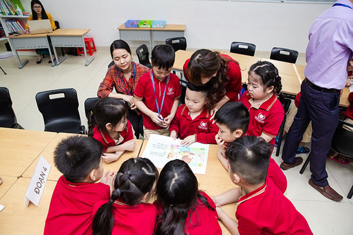 Đọc sách, dạy trẻ đọc sẽ tạo được niềm hứng thú trong học tập cho trẻ