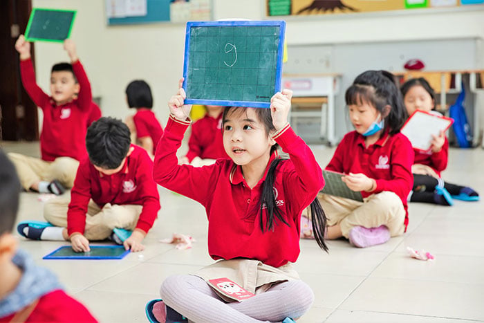 Học chữ từ 5 tuổi sẽ giúp trẻ phát triển toàn diện năng lực ngôn ngữ