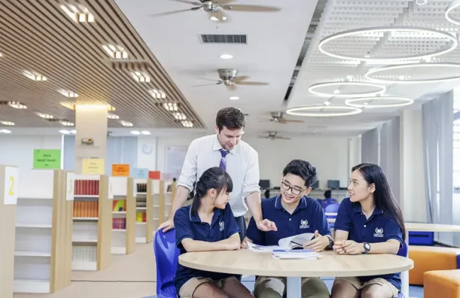 có thể tận dụng AI và các công cụ học tập trực tuyến ôn tập thi vào cấp 3