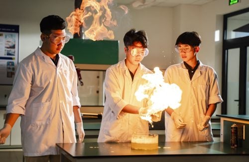 Unlocking the Future with Vinschool’s AS/A Level Natural Science Programs (Part 2 – Chemistry)