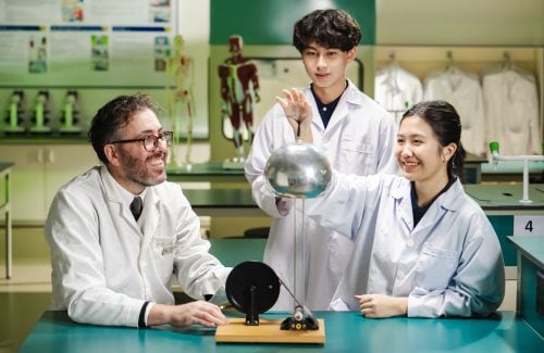 Khám phá vũ trụ ngay tại lớp học: Cách chương trình Vật lý Cambridge A-Level tại Vinschool khuyến khích học sinh theo đuổi ngành STEM