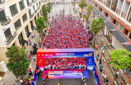 Những khoảnh khắc ấn tượng của 10.000 runners tại EDURUN 2024