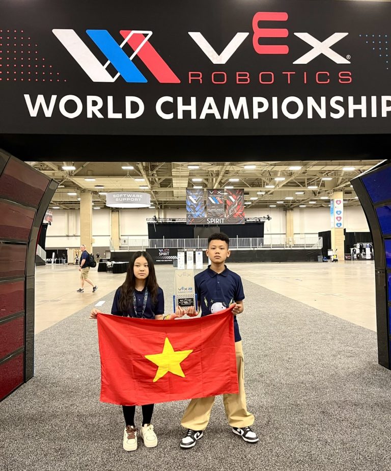 Vinsers Shine At The VEX World Robotics Championship 2024 In USA