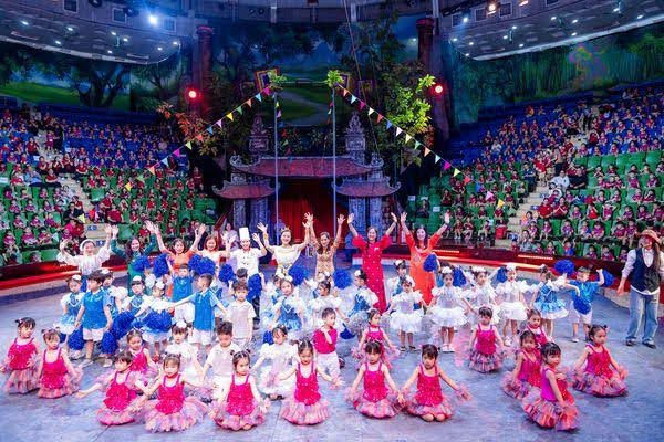 end-of-the-school-year-2023-2024-closing-ceremony-happy-childrens-day-of-vinschool-times-city-t1-t2-kindergarten-at-the-central-circus-1