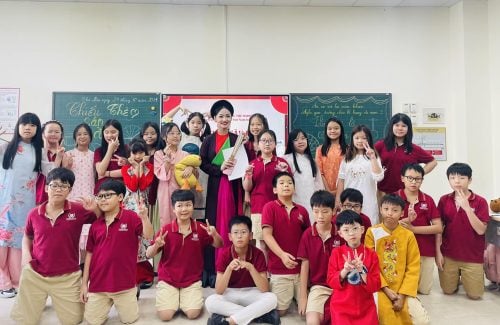 ĐƯA NGHỆ THUẬT CHÈO CỔ “TỪ SÂN ĐÌNH ĐẾN SÂN TRƯỜNG”