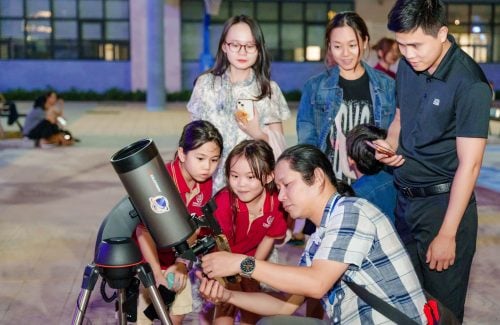 Scientific Exploration Activity: “The Mystery of the Moon” – Discovering the Universe with Vinsers