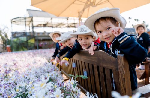 “Nông trại vui vẻ” – Bé hóa thân thành nông dân nhí tại L.A.M Farm