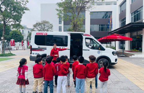 Cùng Vinsers nhí trường Mầm non Vinschool Imperia tìm hiểu kĩ năng thoát hiểm khẩn cấp khi bị bỏ quên trên xe buýt