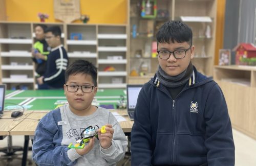 Khám phá Câu lạc bộ STEM-Robotics