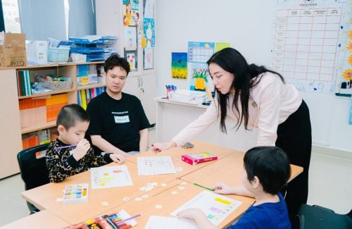 PHỤ HUYNH VÀ HỌC SINH KHỐI ALVIN HÀO HỨNG “GIẢI MÔ TOÁN CAMBRIDGE TẠI VINSCHOOL OPEN HOUSE