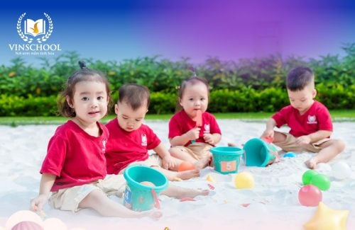 Cho bé đi học từ 12 tháng tuổi: Những băn khoăn thường gặp của bố mẹ