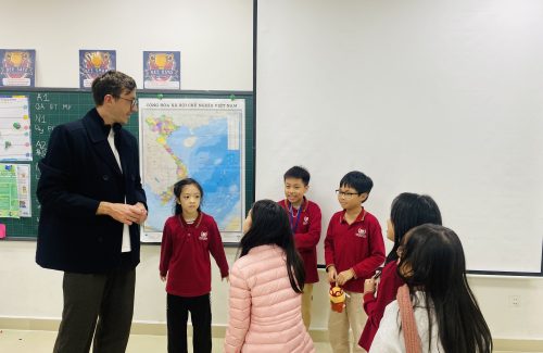 CLB Debate 2 – Tư duy phản biện