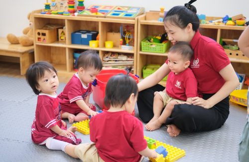 How were the first days of Luna Vinsers (12–24 months) at Vinschool?
