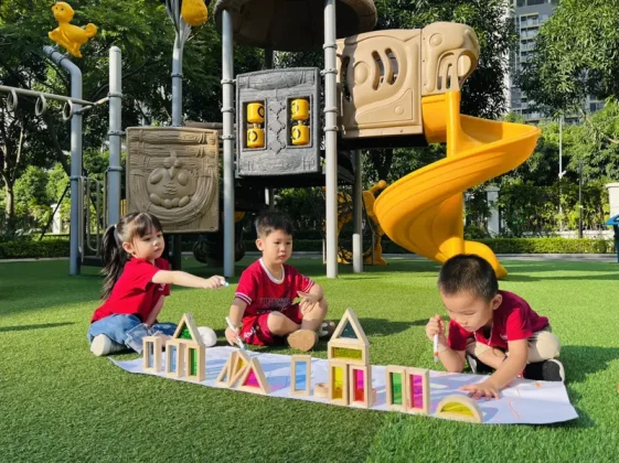 Trường mầm non Vinschool Smart City có khu vui chơi ngoài trời rộng rãi