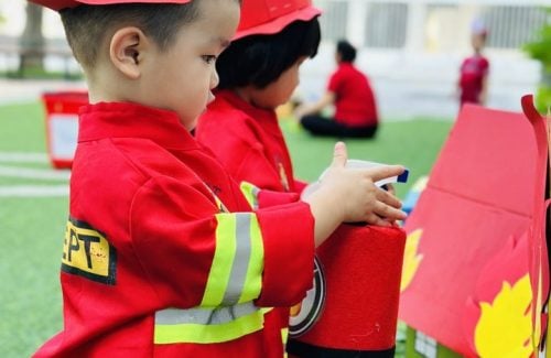 Cùng bé Vega khám phá nghề lính cứu hỏa