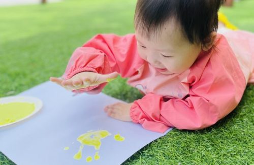 Fingerprints & Fun: Bé Khám Phá Màu Sắc Tiếng Anh Qua Từng Dấu Tay