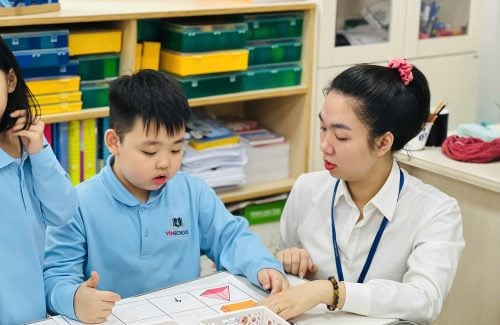 KHI BA MẸ CÙNG CON KHÁM PHÁ “THẾ GIỚI HÌNH KHỐI”