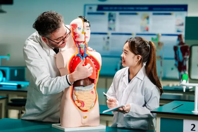 Phụ huynh nên chọn trường tạo điều kiện