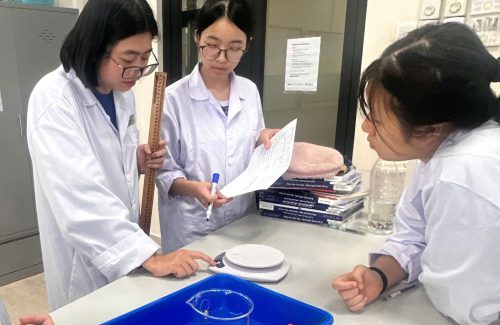 VINSER LỚP 9 VÀ HÀNH TRÌNH “CHẠM TAY VÀO KHOA HỌC” QUA BÀI HỌC KHỐI LƯỢNG RIÊNG