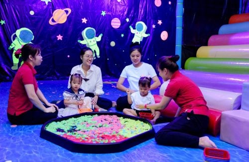 LITTLE ASTRONAUTS – HÀNH TRÌNH KHÁM PHÁ VŨ TRỤ CỦA CÁC BẠN NHỎ