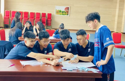 VINSERS KHỐI 10 KHÁM PHÁ NGHỀ NGHIỆP XU HƯỚNG THÔNG QUA CAREER DAY 2026