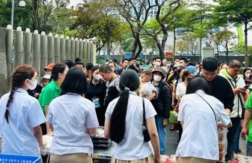 ĐOÀN VIÊN PHÁT 550 SUẤT CƠM CHO BỆNH NHÂN KÉM MAY MẮN