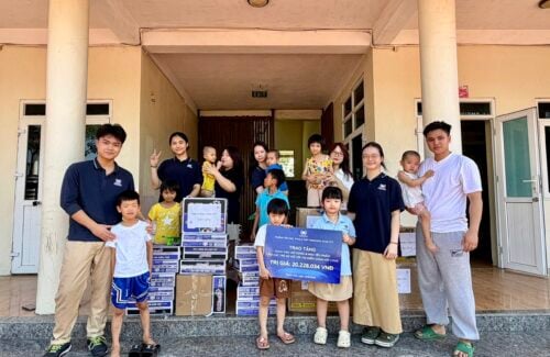 TRAO YÊU THƯƠNG – GỬI NỤ CƯỜI